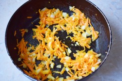 Щи из квашеной капусты со свининой - шаг 7