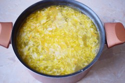 Щи из квашеной капусты со свининой - шаг 9