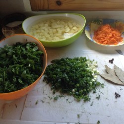 Щи зелёные с крапивой на курином бульоне - шаг 4