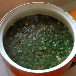 Щи зелёные с крапивой на курином бульоне - шаг 8