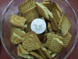 Шоколадная колбаса со сгущенкой из печенья - шаг 1 Шоколадная колбаса со сгущенкой из печенья - шаг 1