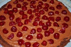 Шоколадный торт с вишней - шаг 26