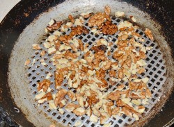 Шоколадное мороженое с орехами в блендере - шаг 4 Шоколадное мороженое с орехами в блендере - шаг 4