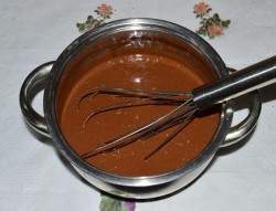 Шоколадное мороженое с орехами в блендере - шаг 9 Шоколадное мороженое с орехами в блендере - шаг 9