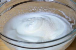 Шоколадный бисквит на белках - шаг 2