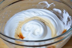 Шоколадный бисквит на белках - шаг 3