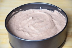 Шоколадный бисквит на белках - шаг 6