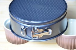 Шоколадный бисквит на белках - шаг 8