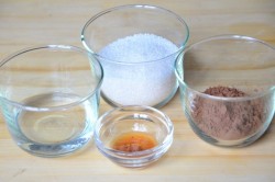 Шоколадный бисквит на белках - шаг 9