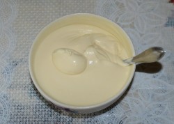 Вишнево-шоколадный торт с кремом из сметаны - шаг 11