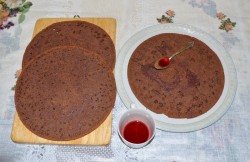 Вишнево-шоколадный торт с кремом из сметаны - шаг 12