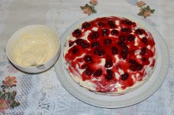 Вишнево-шоколадный торт с кремом из сметаны - шаг 15