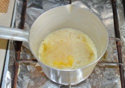 Вишнево-шоколадный торт с кремом из сметаны - шаг 2