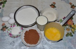 Вишнево-шоколадный торт с кремом из сметаны - шаг 3