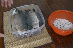 Скумбрия без рассола пряного посола в домашних условиях - шаг 7