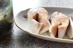 Скумбрия малосольная с гвоздикой - шаг 8