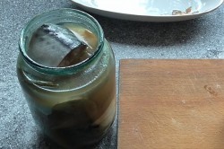 Скумбрия малосольная с гвоздикой - шаг 7