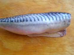 Скумбрия в бутылке в луковой шелухе - шаг 4 Скумбрия в бутылке в луковой шелухе - шаг 4