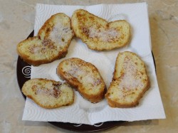 Сладкие гренки из батона с яйцом и молоком - шаг 7