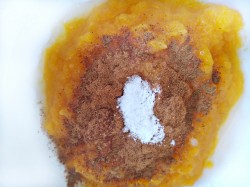 Сливочно-тыквенный десерт с орехами, джемом и корицей - шаг 4 Сливочно-тыквенный десерт с орехами, джемом и корицей - шаг 4