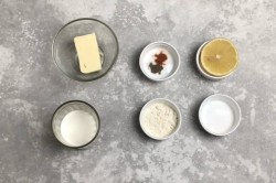 Сливочный соус для рыбы из сливок - шаг 1