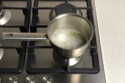 Сливочный соус для рыбы из сливок - шаг 2