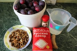 Варенье из слив с грецкими орехами по-грузински без косточек - шаг 1