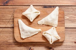 Слойка из дрожжевого слоеного теста - шаг 7