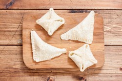 Слойка из дрожжевого слоеного теста - шаг 8