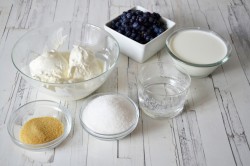 Сметанное желе с черникой - шаг 1