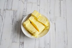 Сметанное тесто для пирога без яиц - шаг 2