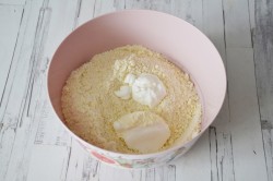 Сметанное тесто для пирога без яиц - шаг 5