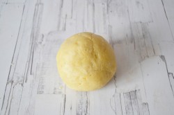 Сметанное тесто для пирога без яиц - шаг 6