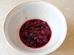 Сметанный крем с вишней - шаг 2 Сметанный крем с вишней - шаг 2