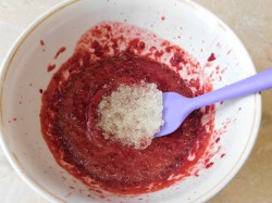 Сметанный крем с вишней - шаг 4 Сметанный крем с вишней - шаг 4