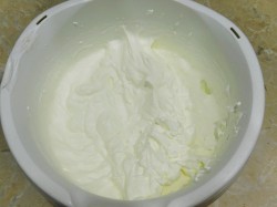 Сметанный крем с вишней - шаг 5 Сметанный крем с вишней - шаг 5