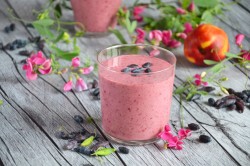 Ягодный смузи с жимолостью - шаг 7 Ягодный смузи с жимолостью - шаг 7