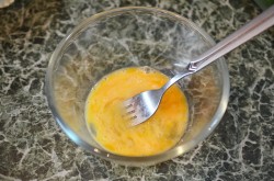 Сосиски в кляре на сковороде - шаг 2