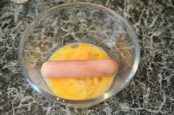 Сосиски в кляре на сковороде - шаг 5