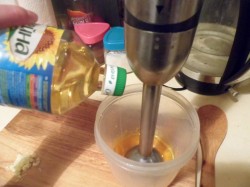 Соус Цезарь с анчоусами - шаг 2 Соус Цезарь с анчоусами - шаг 2