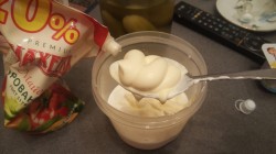 Соус тар-тар с огурцами и чесноком для бутербродов - шаг 2