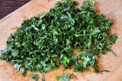 Спагетти в мультиварке c соусом из зелени и чеснока - шаг 2 Спагетти в мультиварке c соусом из зелени и чеснока - шаг 2