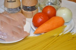 Спагетти с куриным фаршем - шаг 1