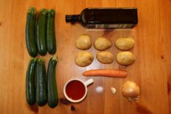 Вегетарианский суп из кабачков с томатным соком - шаг 1 Вегетарианский суп из кабачков с томатным соком - шаг 1
