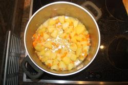 Вегетарианский суп из кабачков с томатным соком - шаг 8 Вегетарианский суп из кабачков с томатным соком - шаг 8