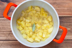 Суп-пюре с гренками в блендере - шаг 6 Суп-пюре с гренками в блендере - шаг 6