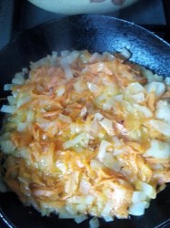 Суп с фрикадельками и вермишелью и картошкой - шаг 2 Суп с фрикадельками и вермишелью и картошкой - шаг 2