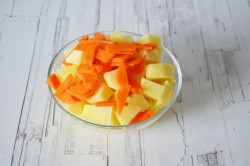 Суп лапша с курицей и картошкой - шаг 3 Суп лапша с курицей и картошкой - шаг 3