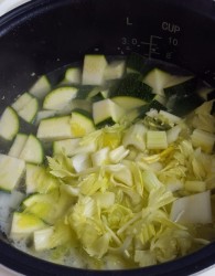 Крем-суп из цукини и курицы в мультиварке - шаг 2 Крем-суп из цукини и курицы в мультиварке - шаг 2