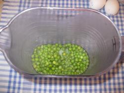 Простой суп пюре из зеленого горошка с желтками - шаг 3 Простой суп пюре из зеленого горошка с желтками - шаг 3